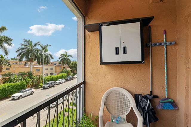 1300 W 53rd Street 25, Hialeah, FL 33012