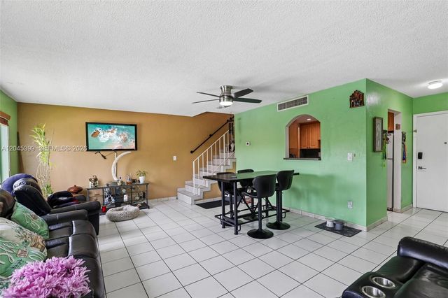 1300 W 53rd Street 25, Hialeah, FL 33012