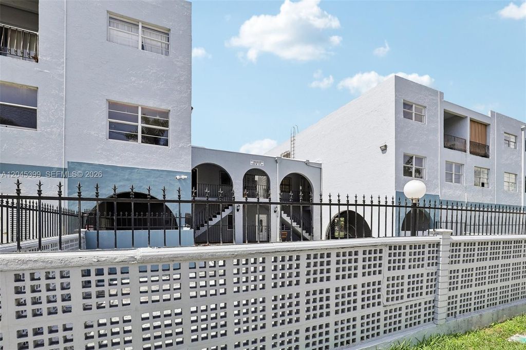 1300 W 53rd Street 25, Hialeah, FL 33012