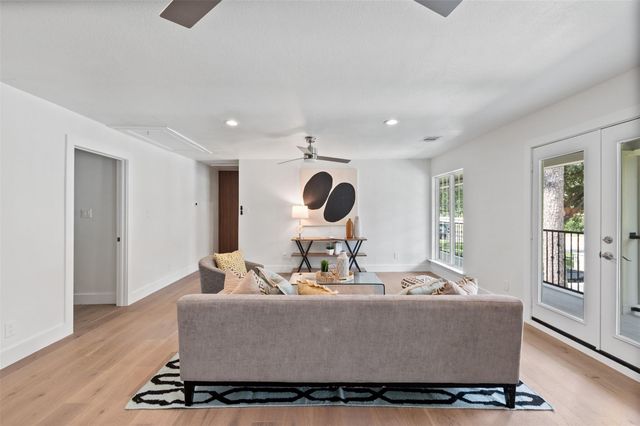 736 Voss Road, Houston, TX 77024