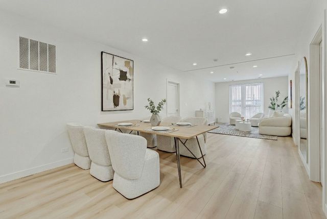 9201 Milwaukee Avenue N 207, Niles, IL 60714