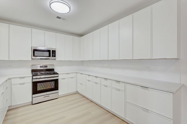 9201 Milwaukee Avenue N 207, Niles, IL 60714