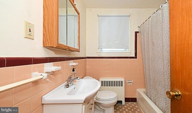 6915 OAKLEY ST, Philadelphia, PA 19111