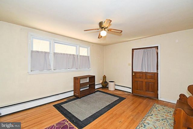 6915 OAKLEY ST, Philadelphia, PA 19111