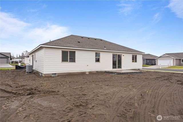 202 Sandy Loop, Moses Lake, WA 98837