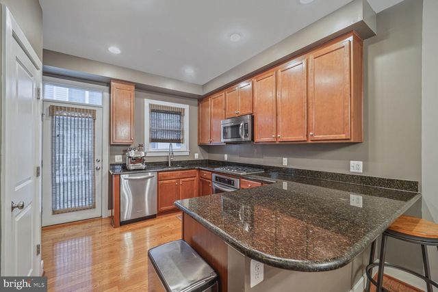 586 REGENT PL NE, Washington, DC 20017