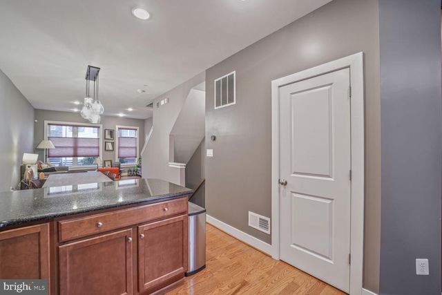 586 REGENT PL NE, Washington, DC 20017