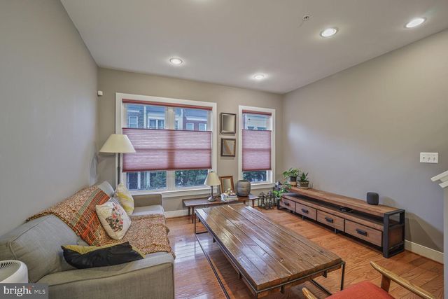 586 REGENT PL NE, Washington, DC 20017