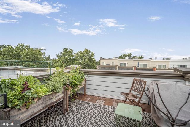586 REGENT PL NE, Washington, DC 20017