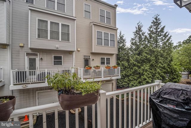 586 REGENT PL NE, Washington, DC 20017