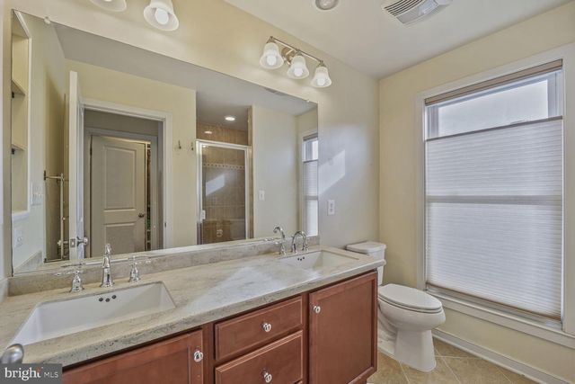 586 REGENT PL NE, Washington, DC 20017