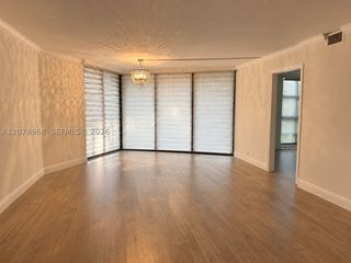 4000 Towerside Ter 304, Miami, FL 33138