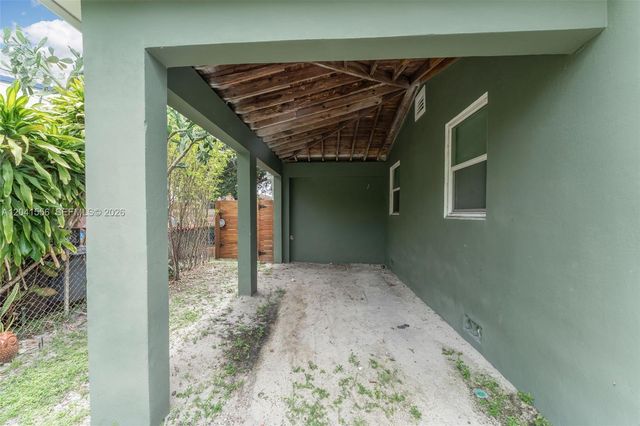421 NW 105th St 421, Miami, FL 33150