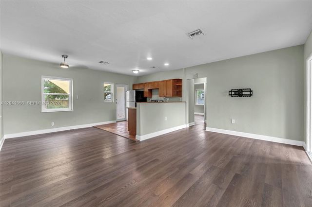 421 NW 105th St 421, Miami, FL 33150