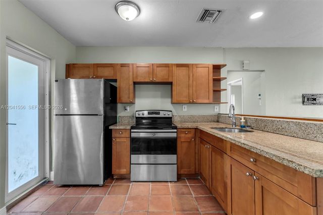 421 NW 105th St 421, Miami, FL 33150