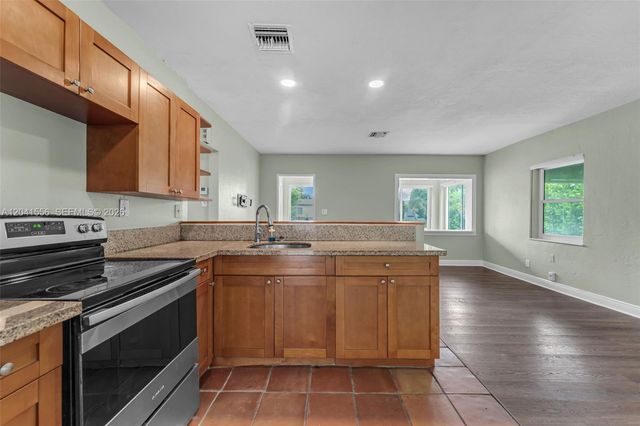 421 NW 105th St 421, Miami, FL 33150