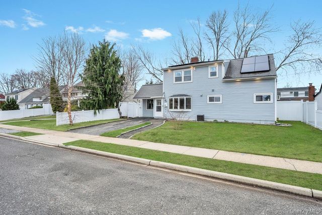 26 Family Lane, Levittown, NY 11756