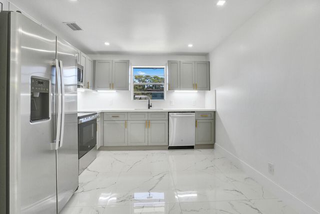 4098 Linda Lane, Palm Springs, FL 33406
