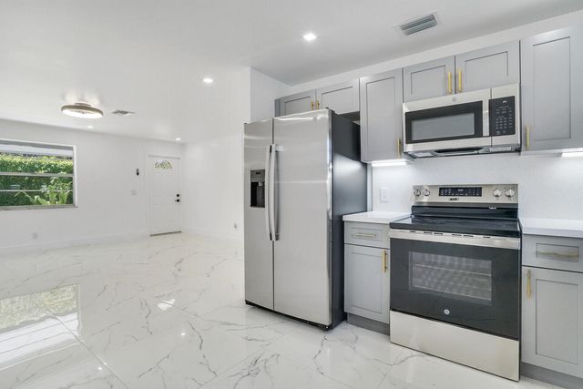 4098 Linda Lane, Palm Springs, FL 33406