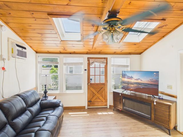 29 Manchester Street, Nashua, NH 03064