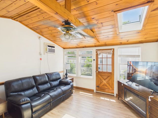 29 Manchester Street, Nashua, NH 03064