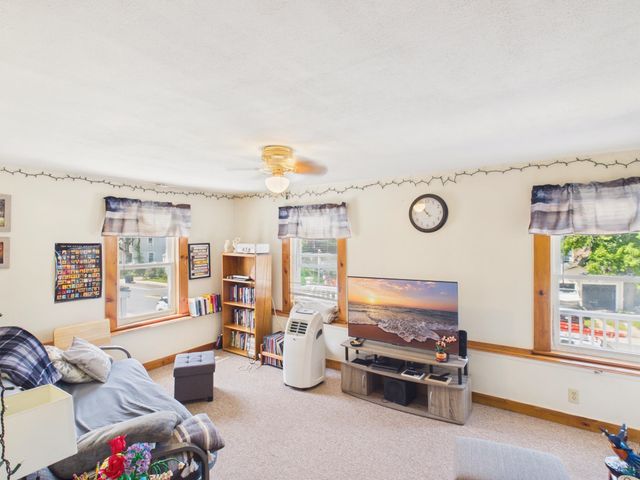 29 Manchester Street, Nashua, NH 03064