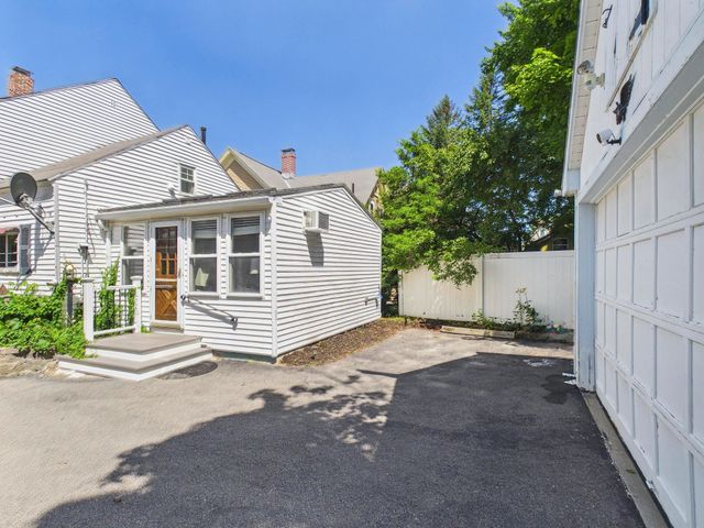 29 Manchester Street, Nashua, NH 03064
