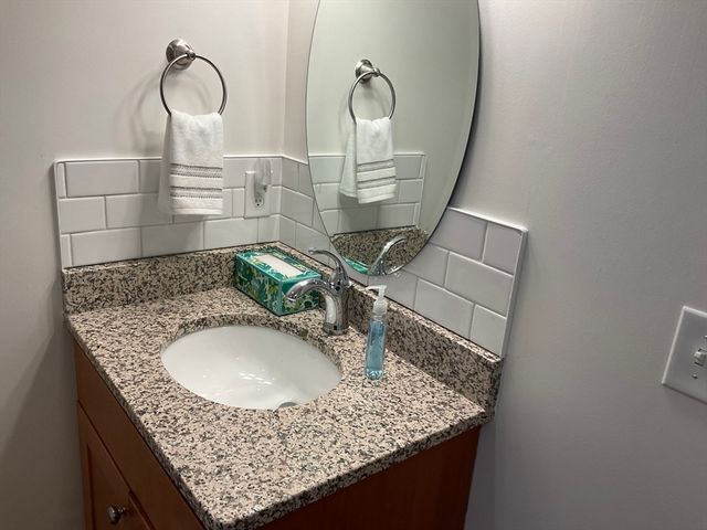 52 Sanborn St 102, Reading, MA 01867