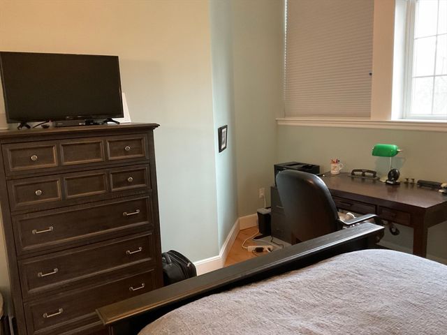 52 Sanborn St 102, Reading, MA 01867