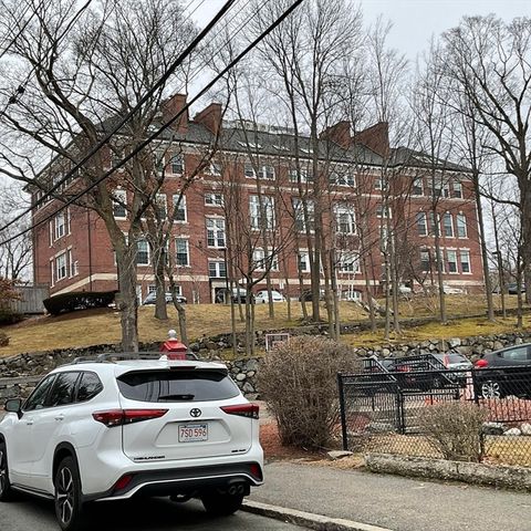 52 Sanborn St 102, Reading, MA 01867