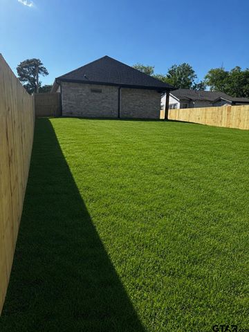 1413 N Summit, Tyler, TX 75702
