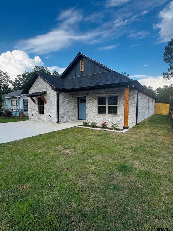 1413 N Summit, Tyler, TX 75702