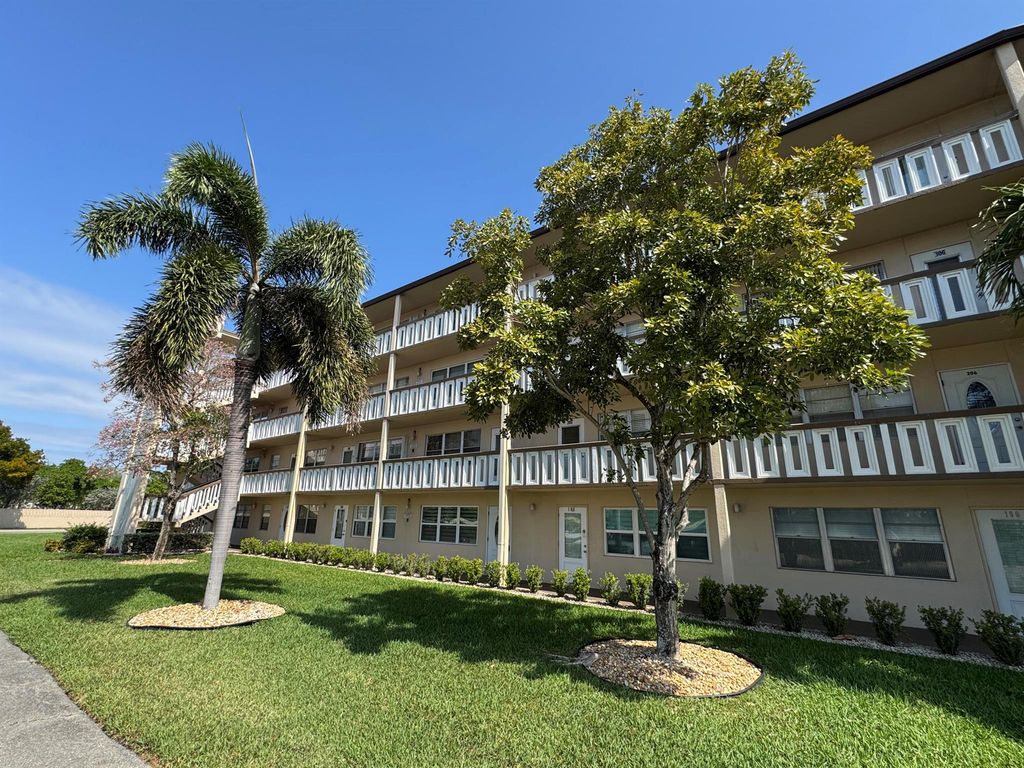 203 Southampton A, West Palm Beach, FL 33417
