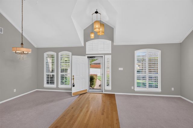 120 Stonecreek Drive, Irving, TX 75063