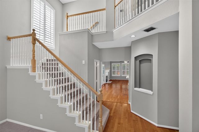 120 Stonecreek Drive, Irving, TX 75063
