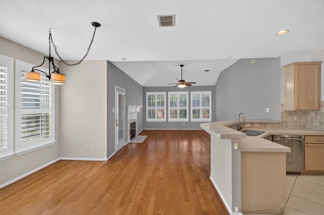 120 Stonecreek Drive, Irving, TX 75063