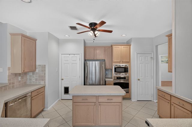 120 Stonecreek Drive, Irving, TX 75063
