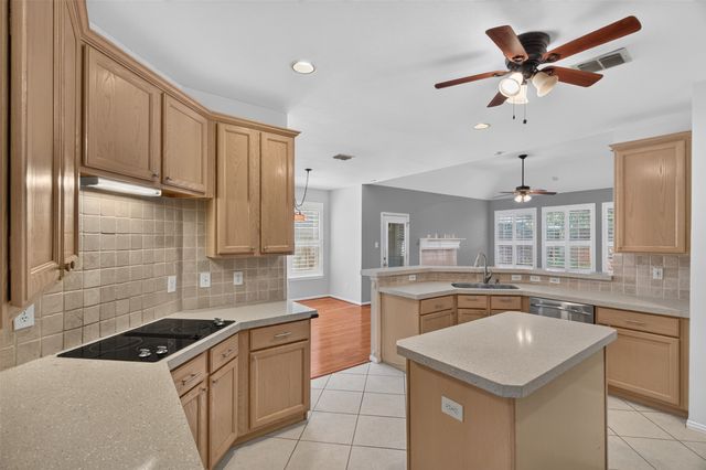 120 Stonecreek Drive, Irving, TX 75063