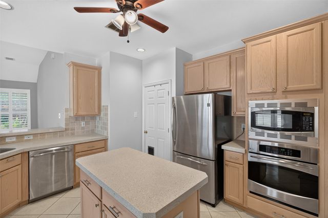 120 Stonecreek Drive, Irving, TX 75063