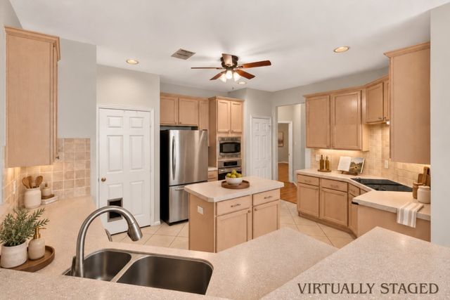 120 Stonecreek Drive, Irving, TX 75063