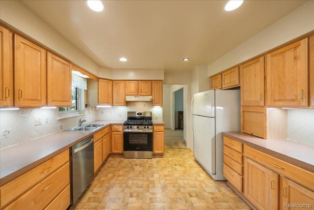 23370 Brandywynne Street, Southfield, MI 48033