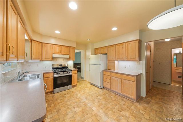 23370 Brandywynne Street, Southfield, MI 48033