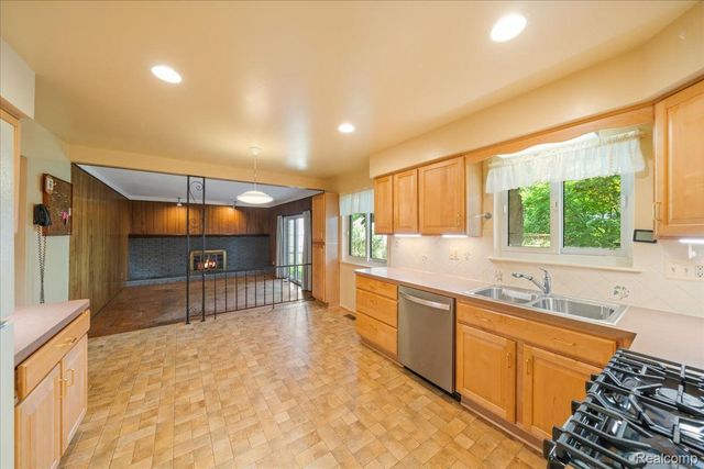 23370 Brandywynne Street, Southfield, MI 48033