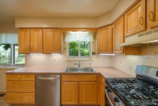 23370 Brandywynne Street, Southfield, MI 48033