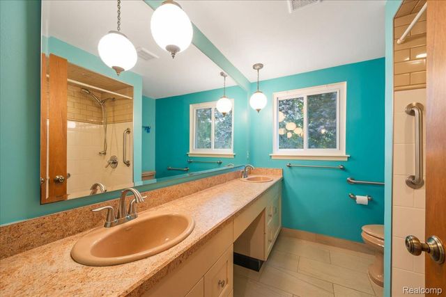 23370 Brandywynne Street, Southfield, MI 48033