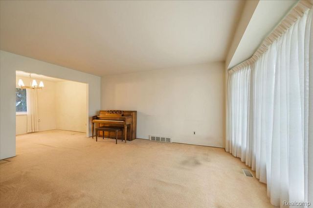 23370 Brandywynne Street, Southfield, MI 48033