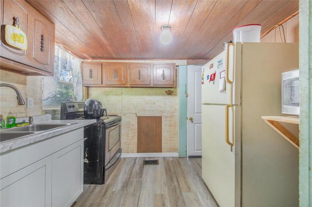 1104 LAKE AVENUE, Haines City, FL 33844