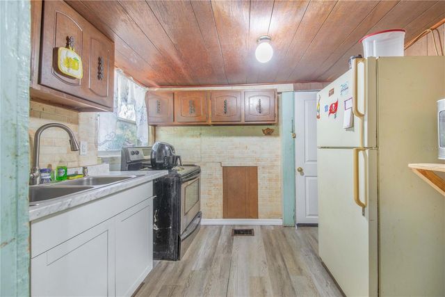 1104 LAKE AVENUE, Haines City, FL 33844