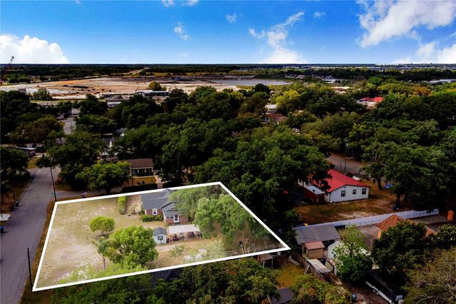 1104 LAKE AVENUE, Haines City, FL 33844