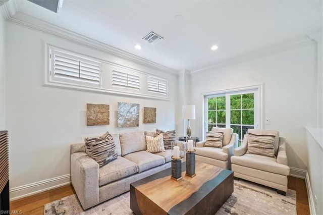 33 3RD ST S, Naples, FL 34102